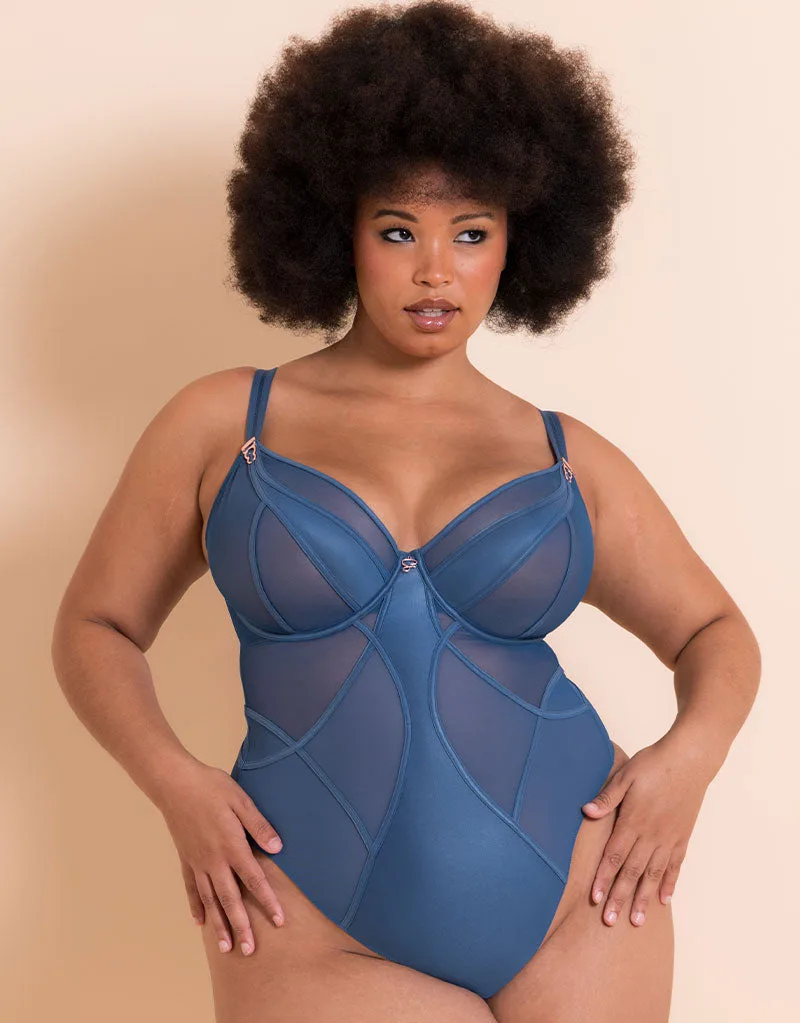 How to Wear a Bodysuit Under Clothes