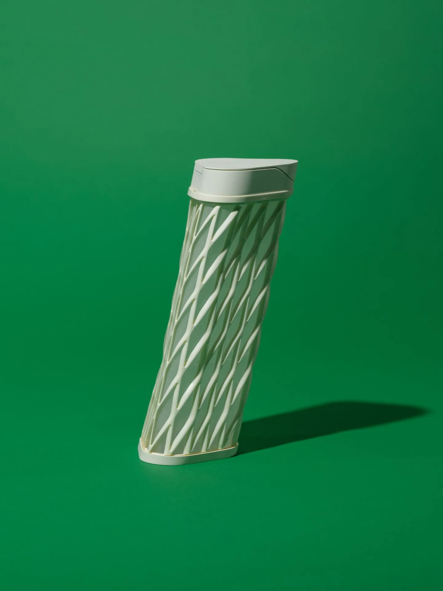 Elio Water Bottle vs Elio Cap: Which Accessory Do You Need?