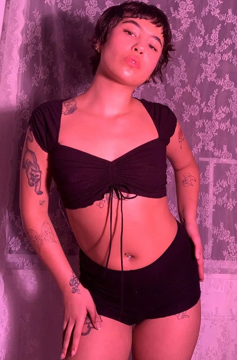 Federleichtes Rippen-Daisy-Crop-Top