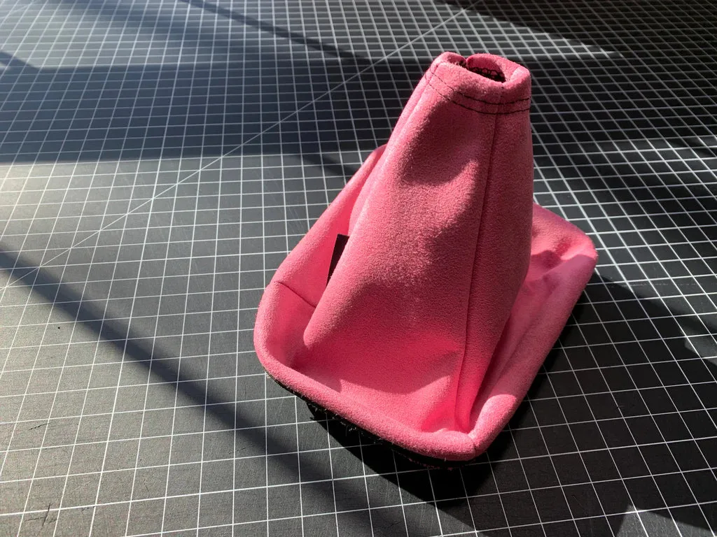 Funda de palanca en Alcantara vs piel: ¿cuál aguanta mejor?