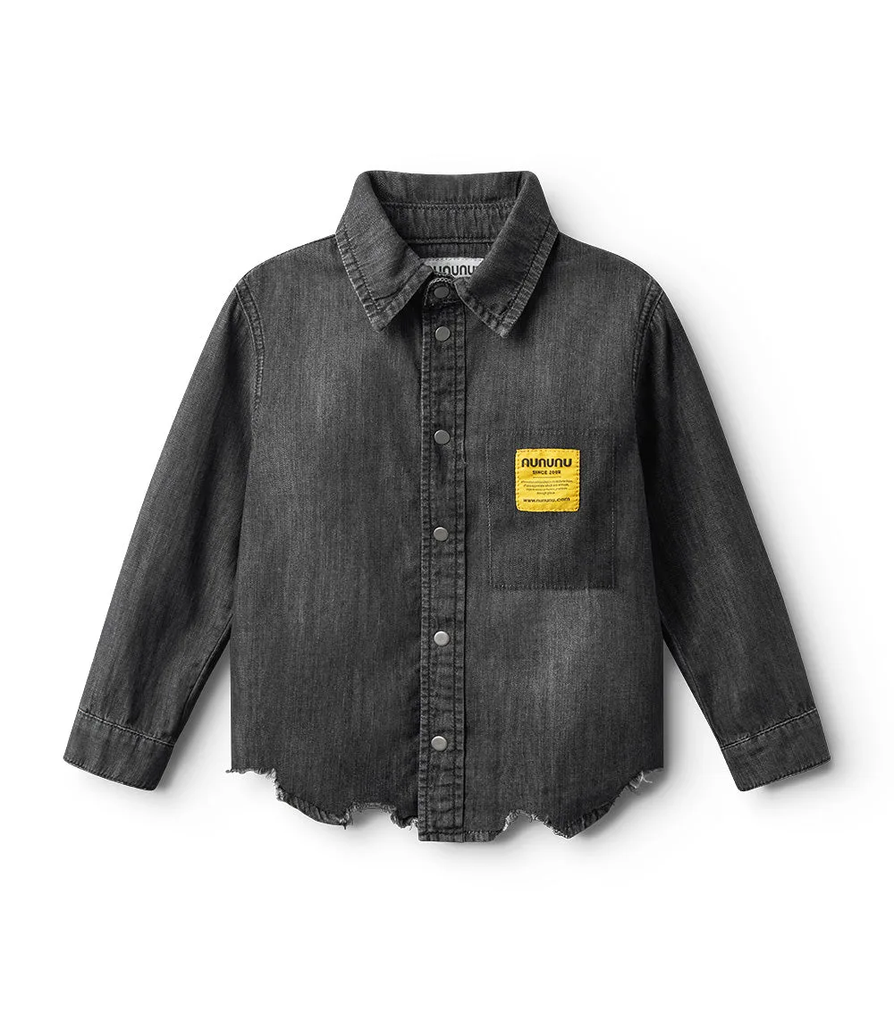 Comment porter une chemise en jean clair pour garçon
