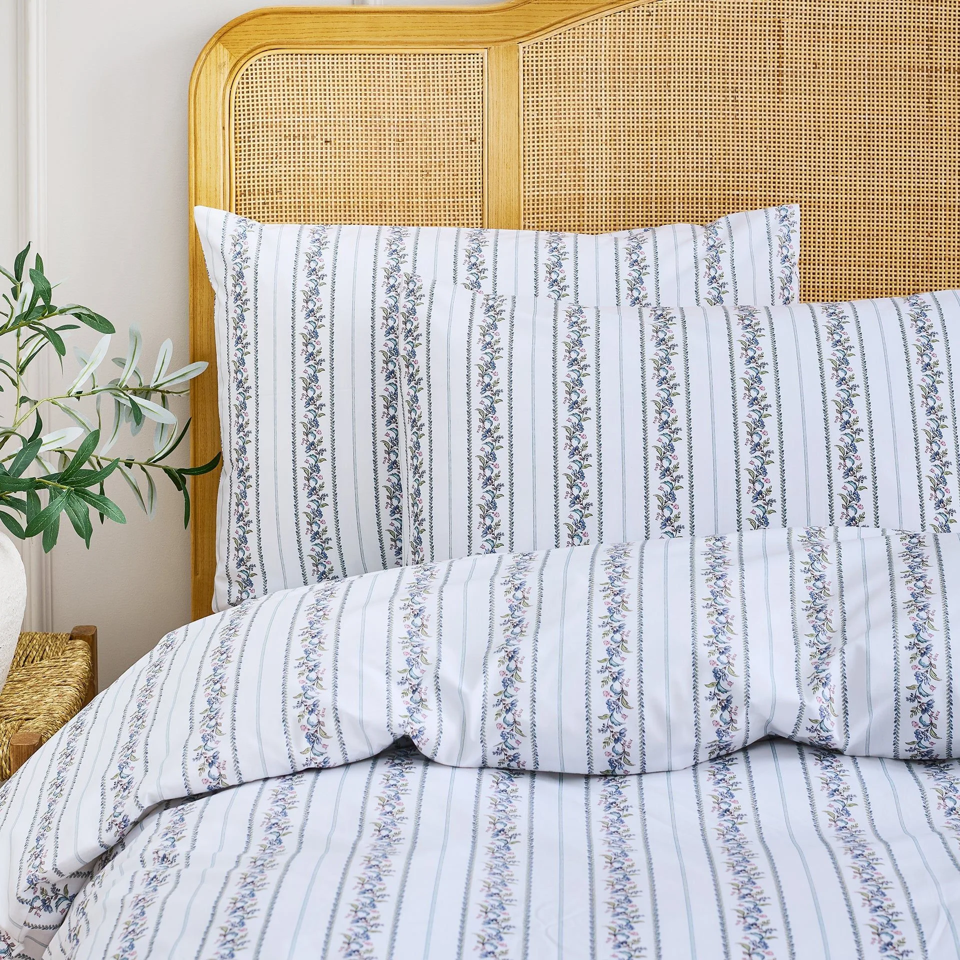 Clara Floral Duvet Set