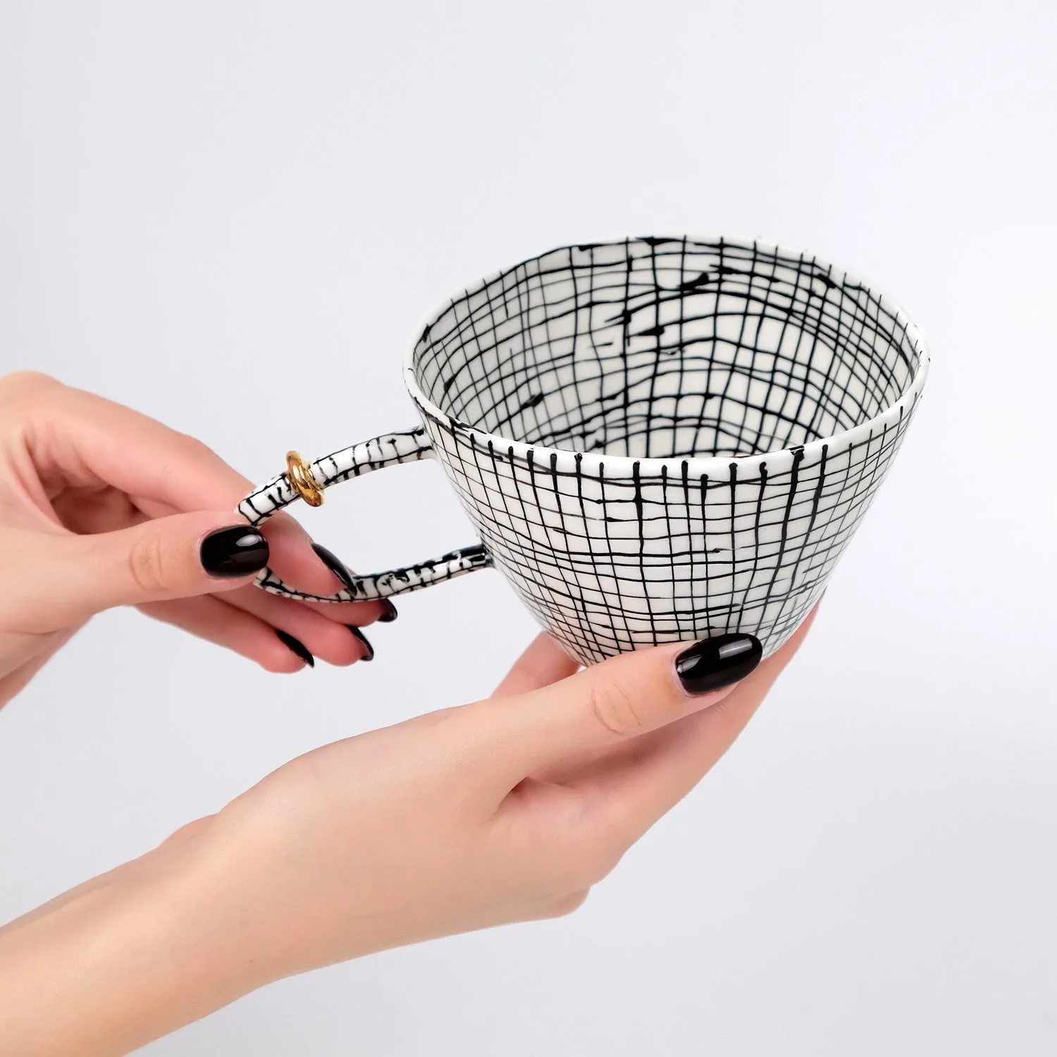 Handmade Porcelain Cup vs Machine-Made: Key Differences