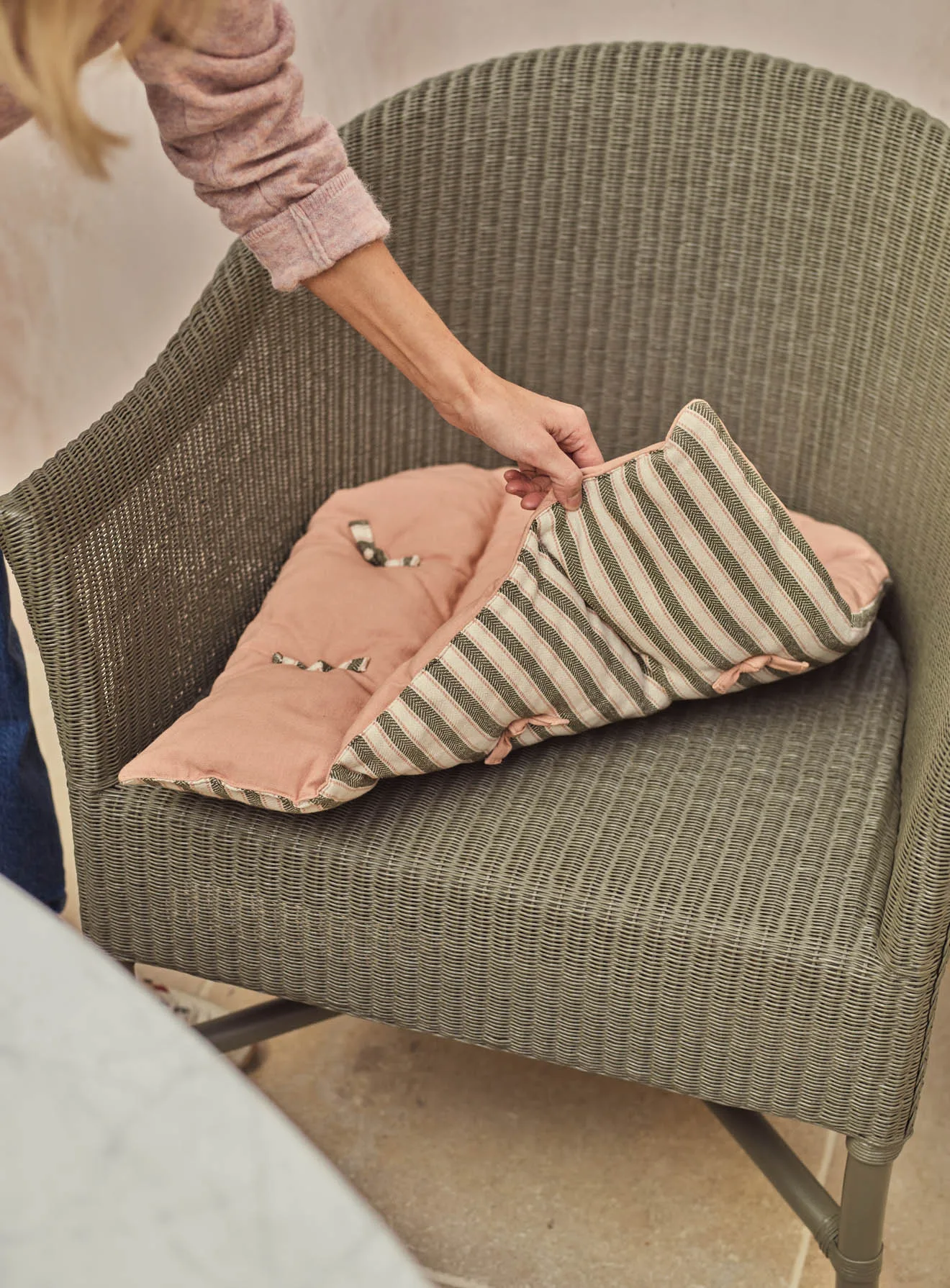 Loose Cover vs. Fixed Upholstery: Which Sofa or Armchair Suits Your Home Best?
