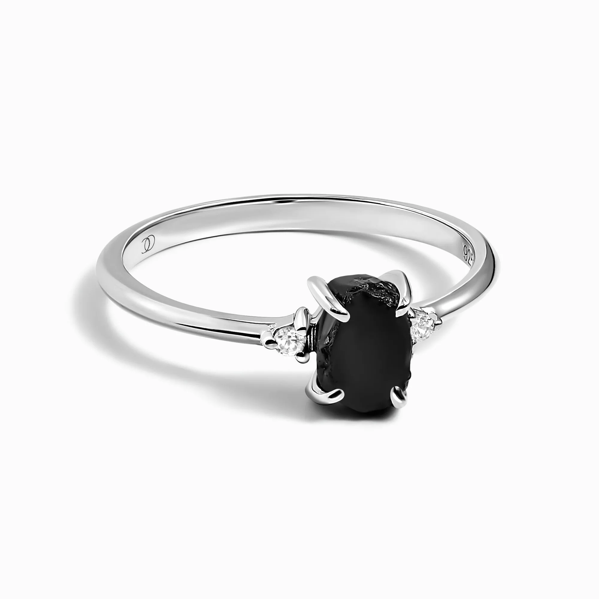 Obsidiana negra vs. ónix: ¿Qué piedra se adapta a tu energía?