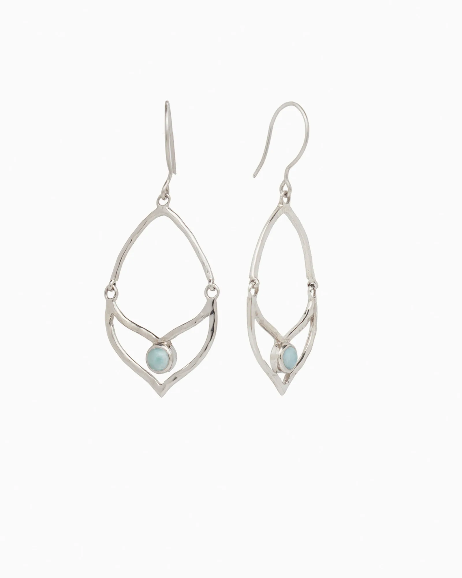 Larimar ou boucles d'oreilles pendantes Hampton Blue Topaz : lequel choisir ?