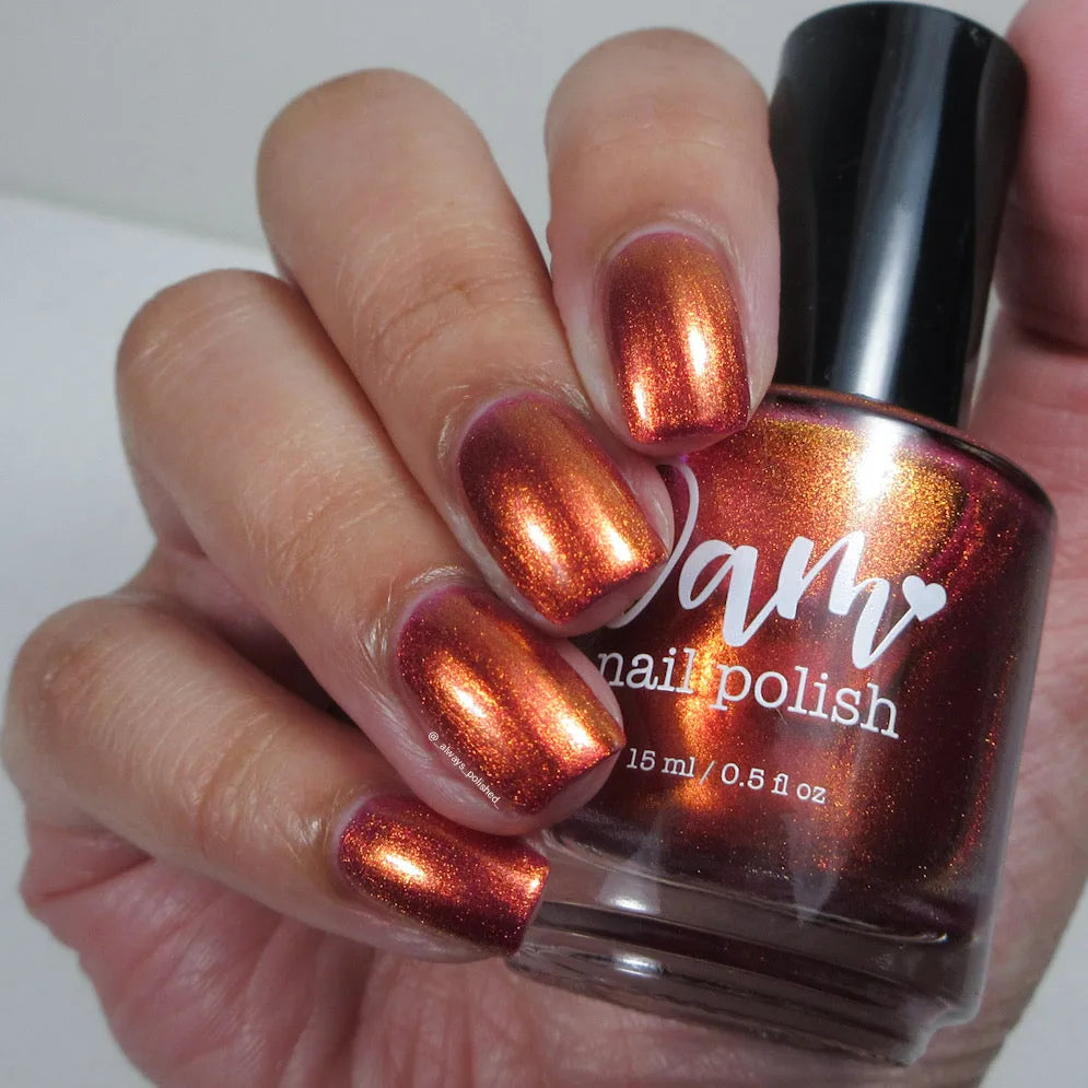Schimmer vs. holografischer Nagellack: Hauptunterschiede