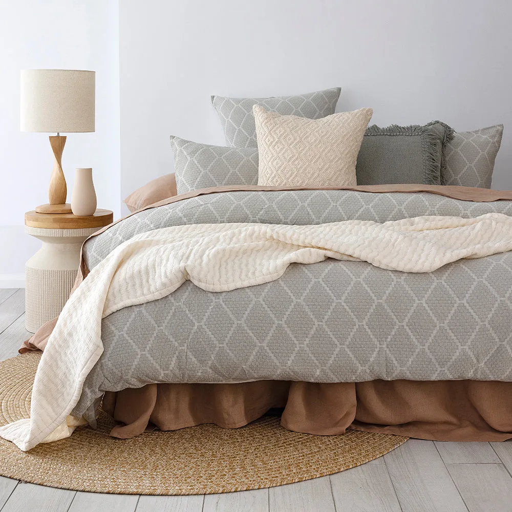 How to Layer Bedding Like a Pro: Tips for a Cozy, Hotel-Worthy Bed