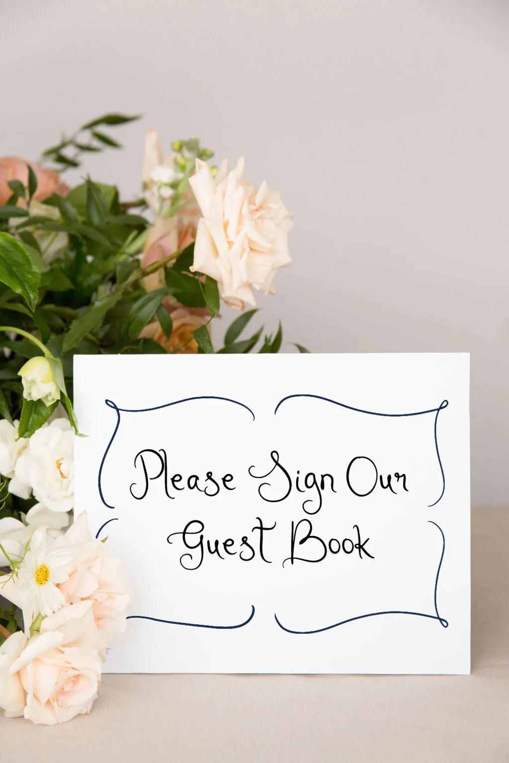 Cómo decorar carteles pequeños de mesa para una boda