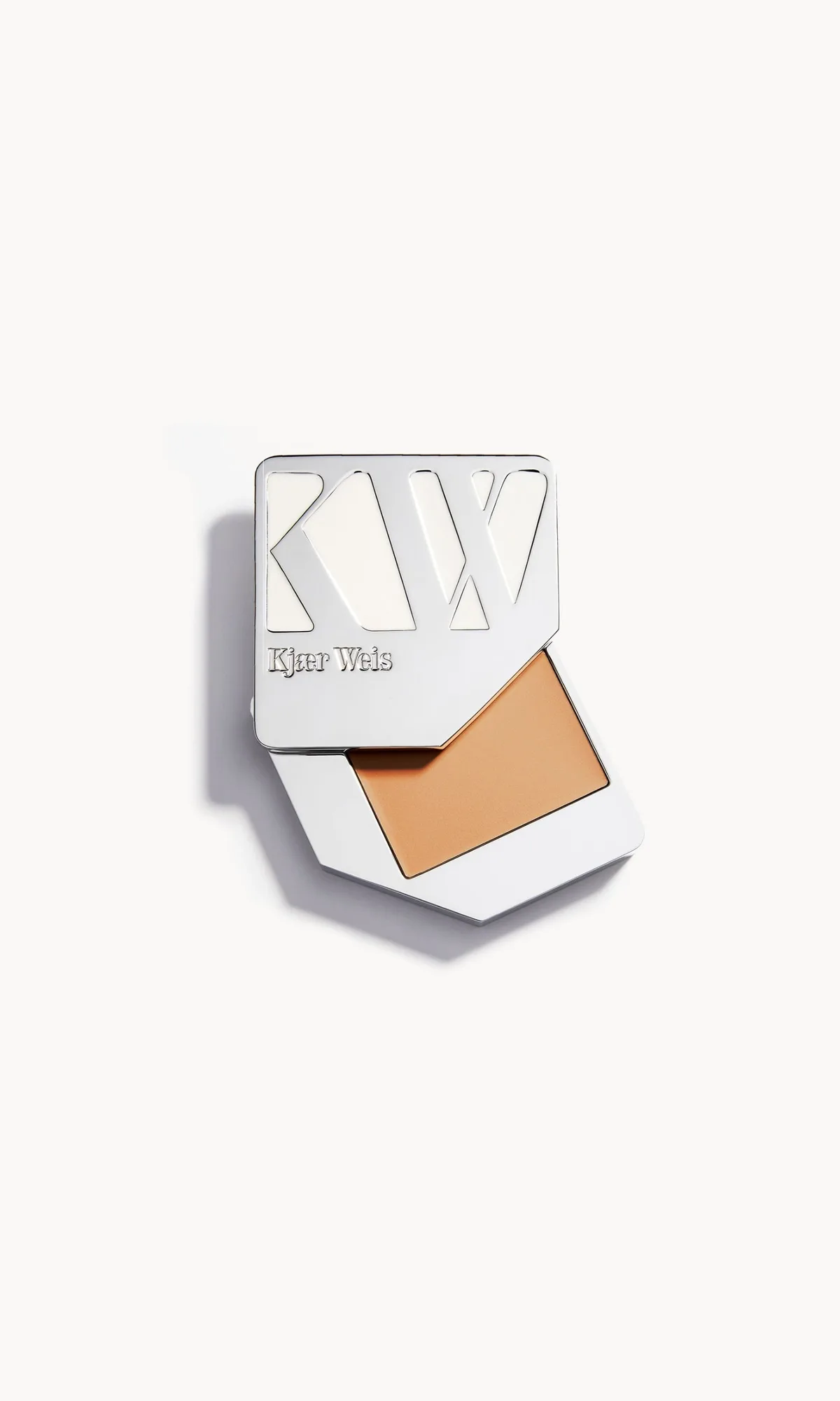 Cream Foundation / M222 – Subtlety