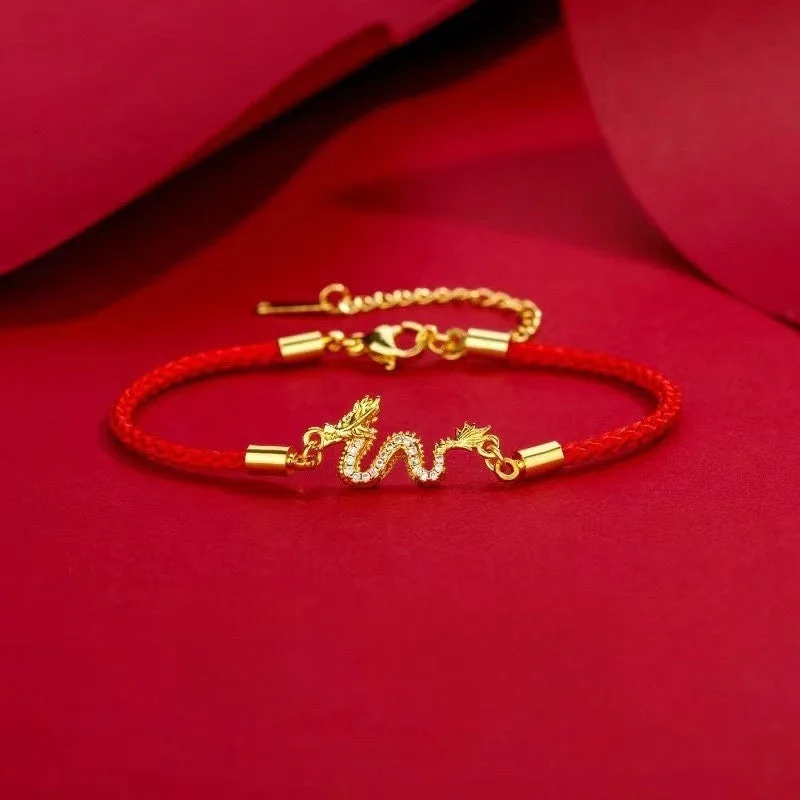 Rotes Armband reinigen und pflegen