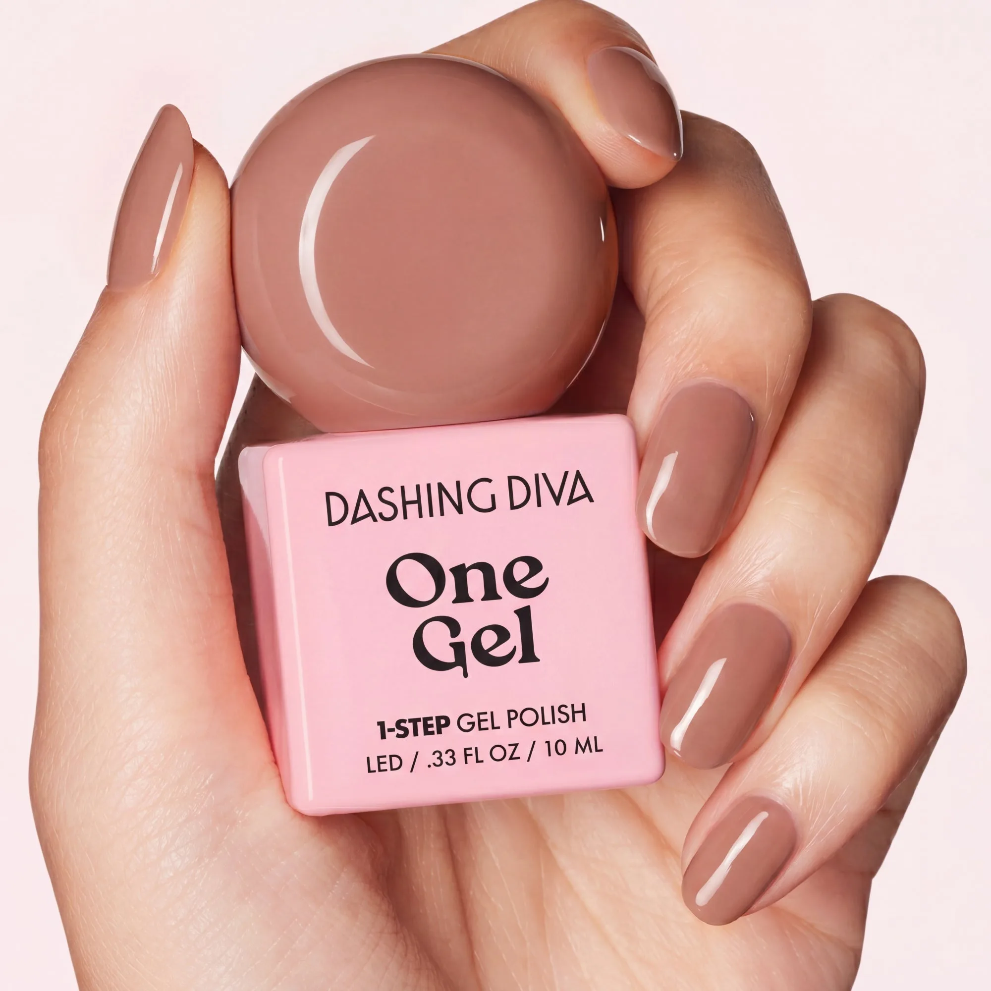 Sådan påfører du én gel neglelak for en glat finish