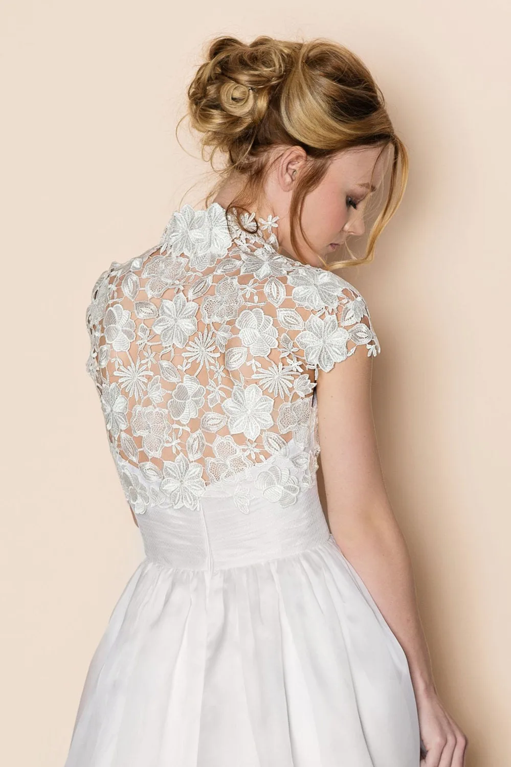How to Choose a Bridal Bolero for Your Wedding Dress