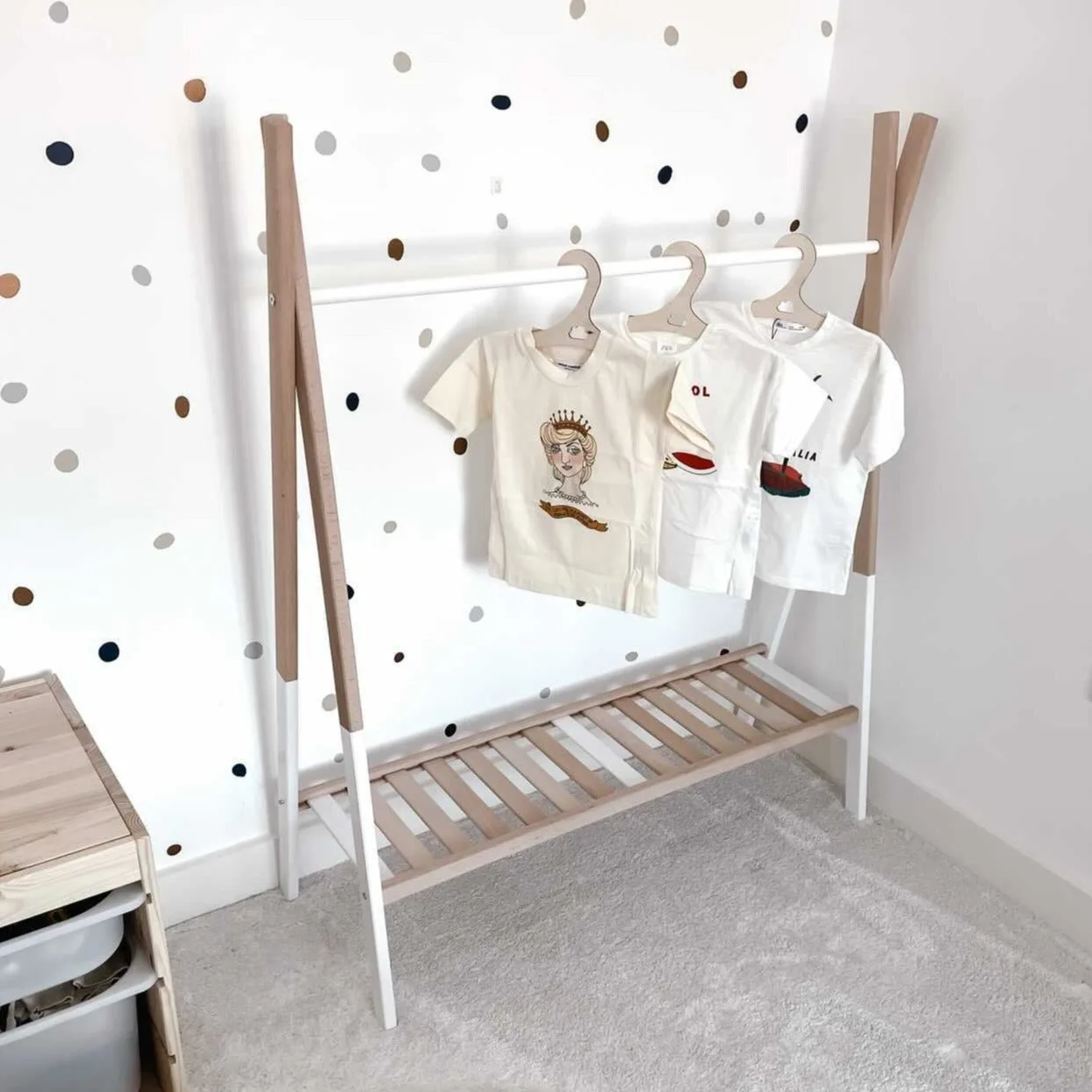 علاقة ملابس طفل مع 3 شماعات | White Beech