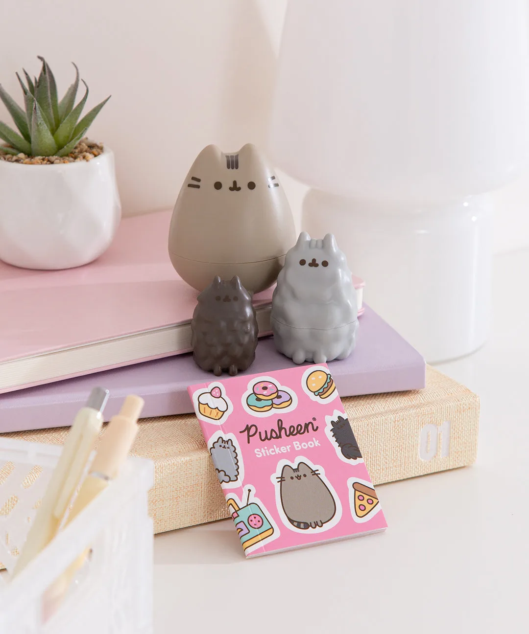دمى Pusheen الصغيرة المتداخلة: ماذا يوجد في كل طبقة