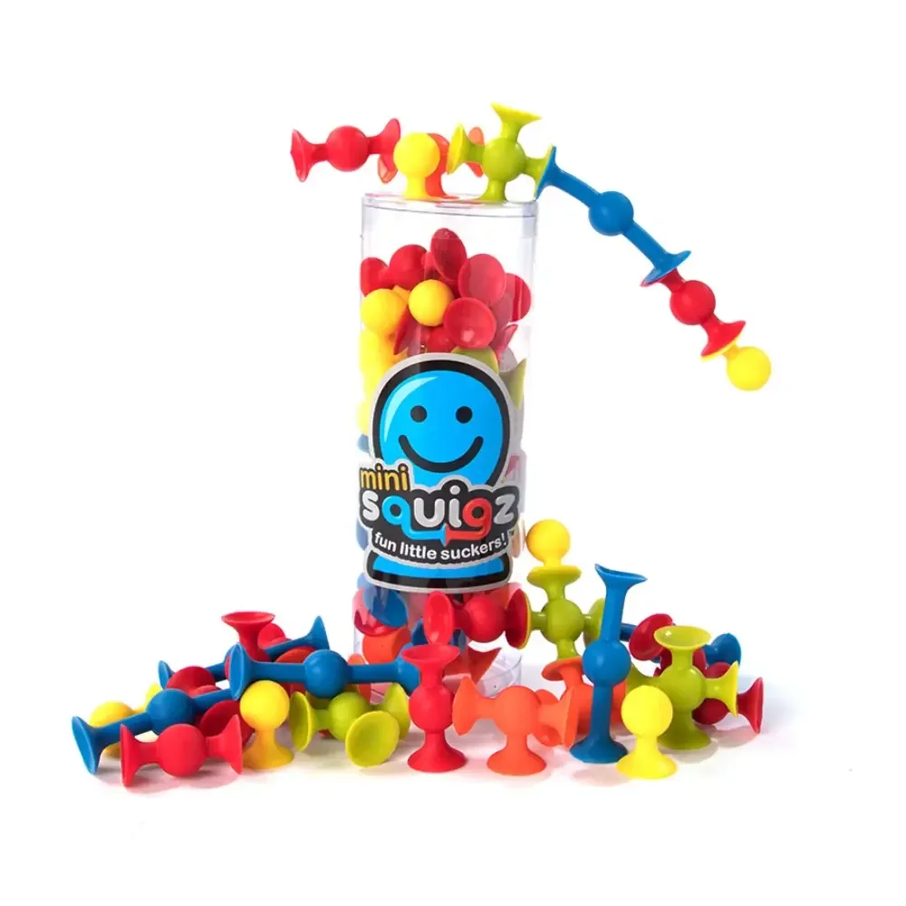 هل مجموعة Mini Squigz المكونة من 30 قطعة آمنة للأطفال؟