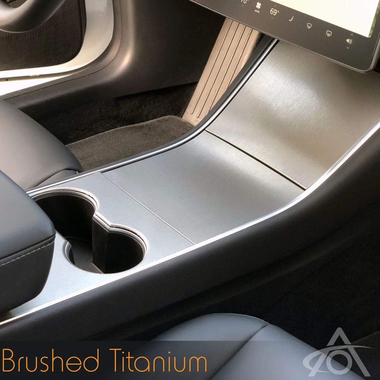 Come rimuovere e sostituire emblemi e badge Tesla