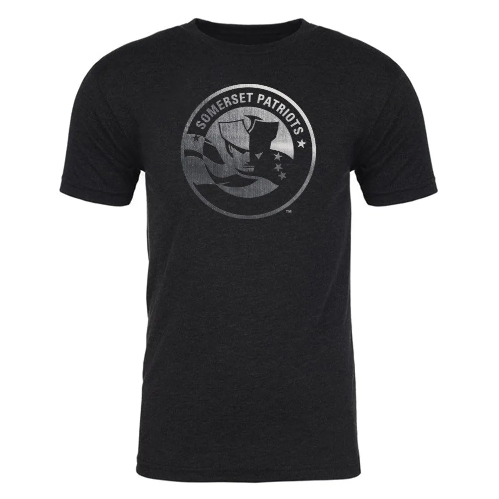 Camiseta Somerset Patriots Metallic Steel Black ICON 108 Softstyle para hombre
