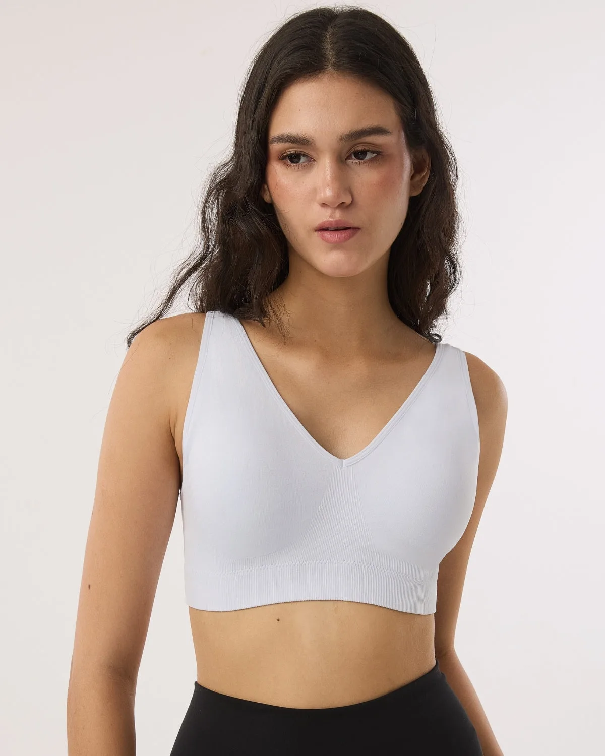 Back Closure vs Pull-On Seamless Bras: Which Fastening Suits You