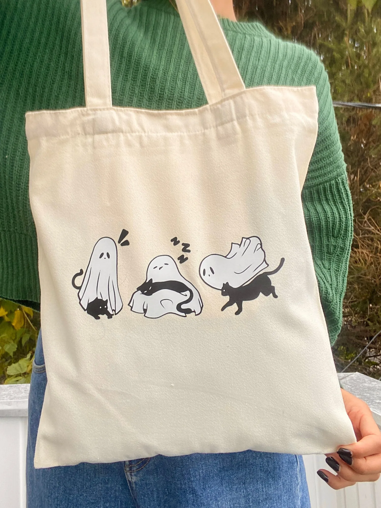 Bolso de Fantasma y Gato: Qué Cabe Dentro