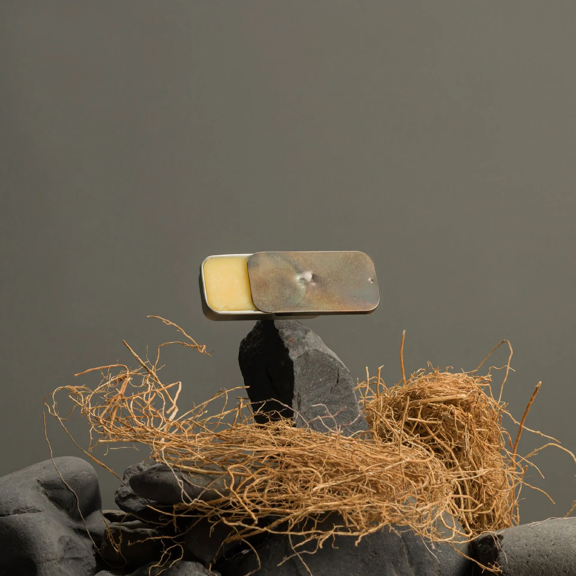 Fischersund Incense vs. Solid Perfume: Which Scent Ritual Fits Your Daily Life?