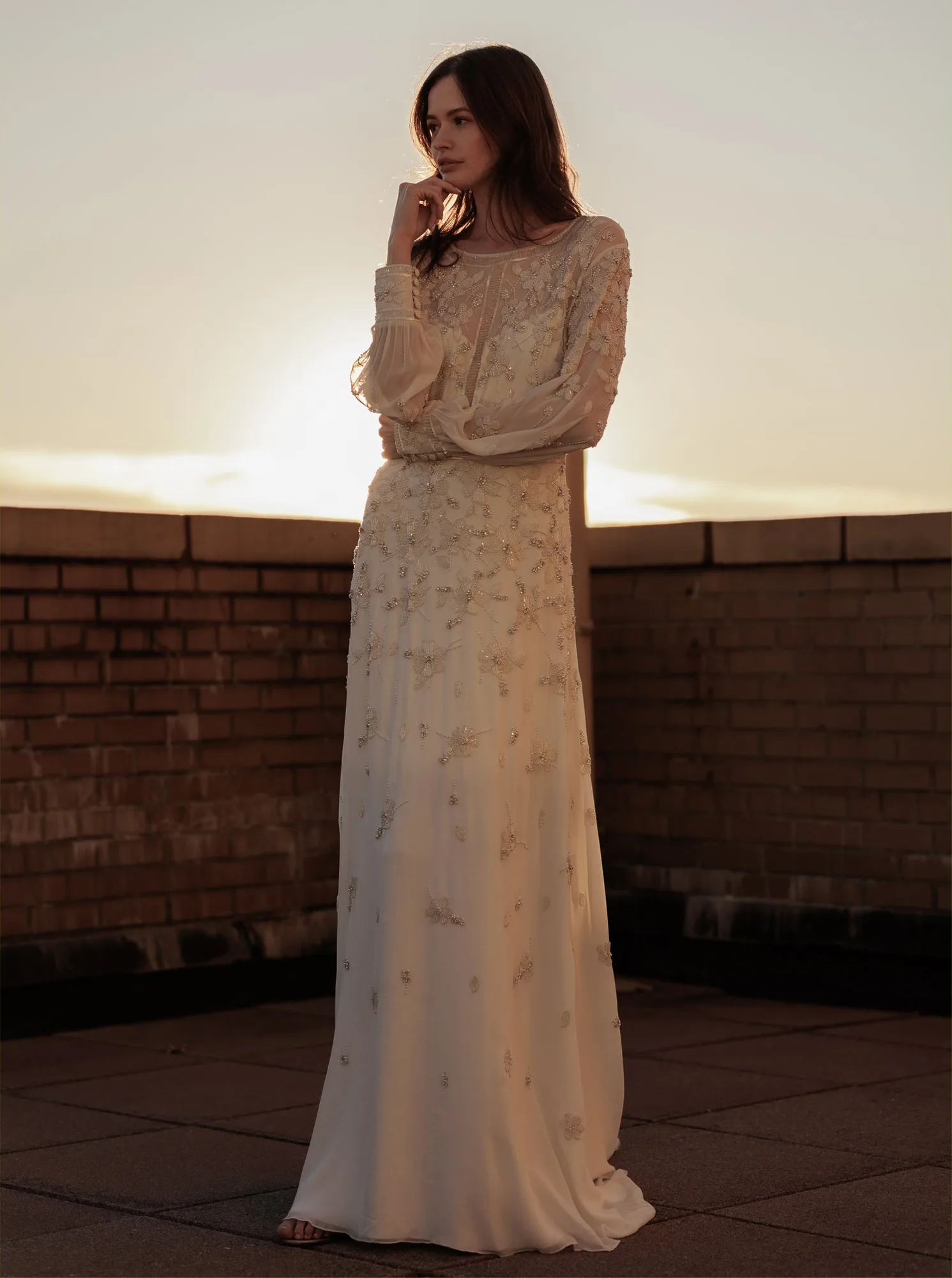 Cómo estilizar el vestido Lawrence para una boda moderna