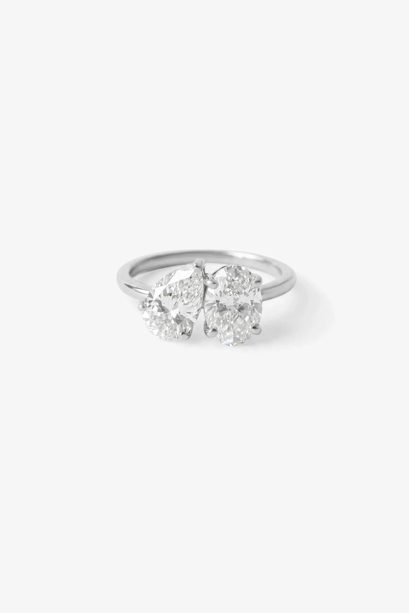 Solitaire vs Toi et Moi Engagement Rings: Key Differences