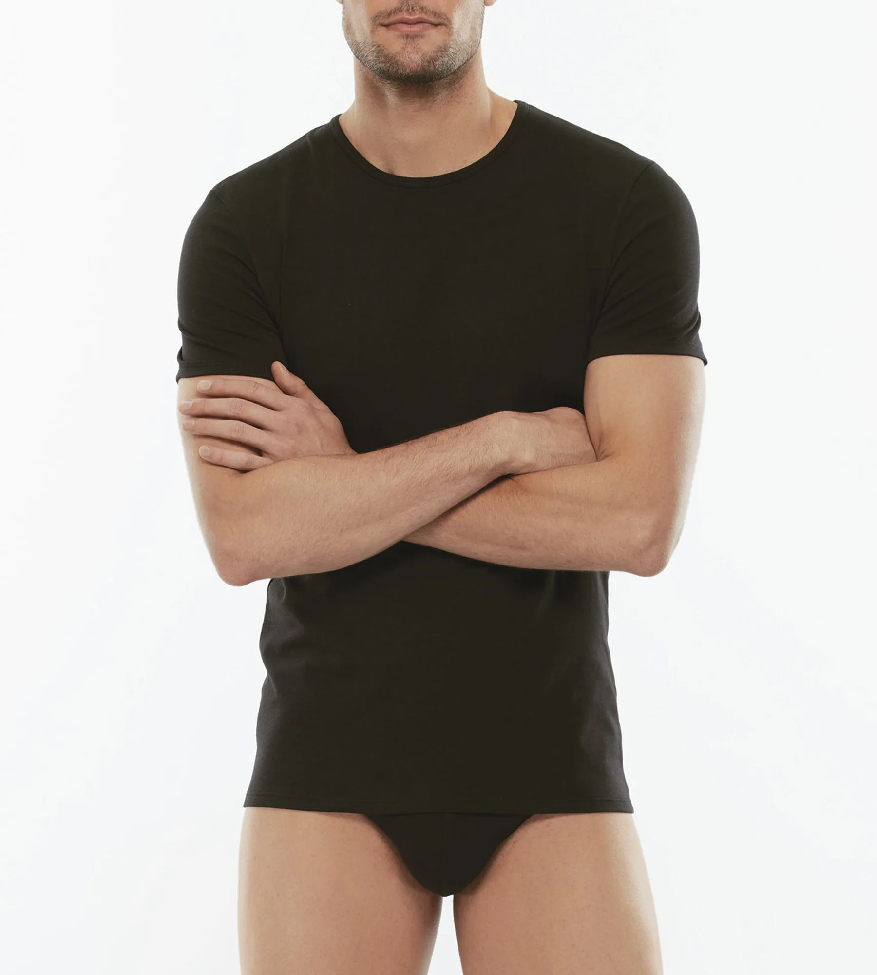 Col rond ou col en V : quel t-shirt en coton choisir ?
