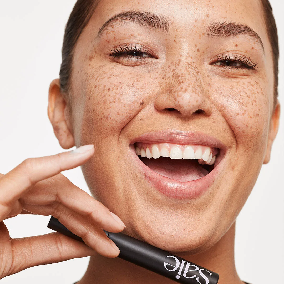 How to Refresh Your Makeup Throughout the Day with Clean Products