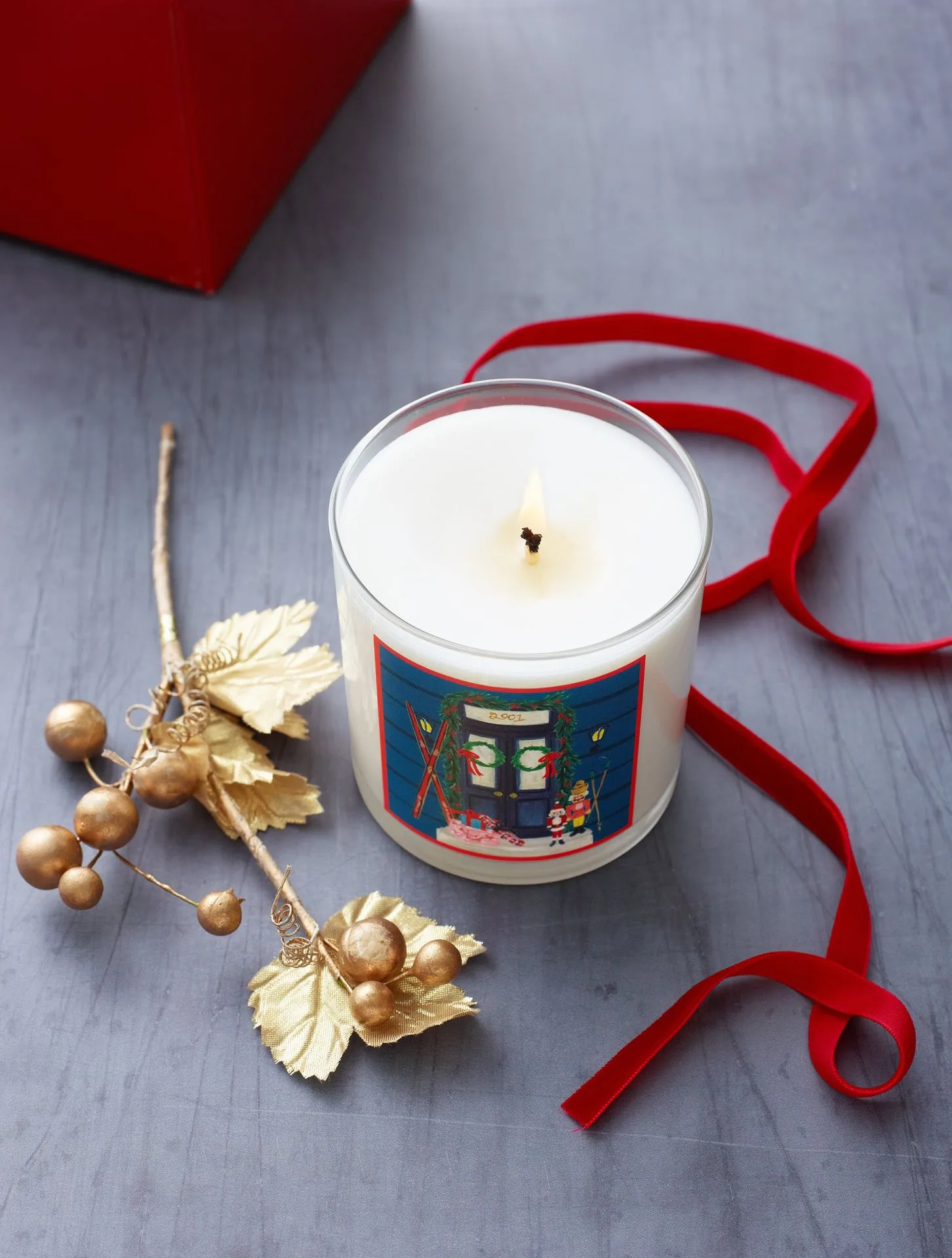 Roland Pine vs. Other Pine-Scented Candles: A Holiday Comparison