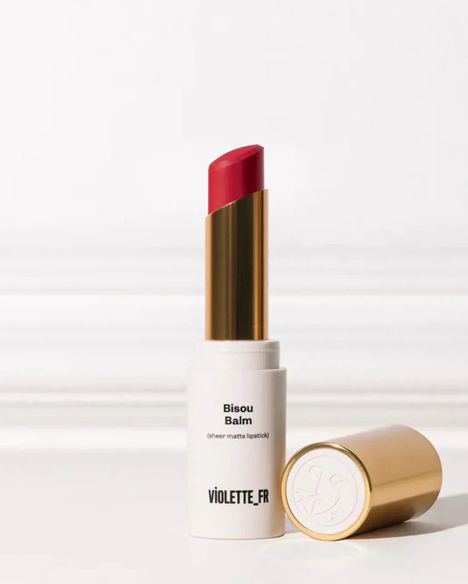 Comment appliquer le Bisou Jelly pour un fini brillant et naturel sur les lèvres