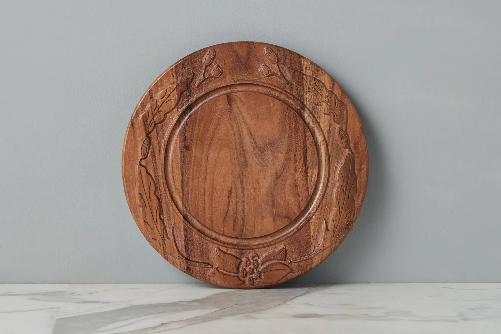 How to Style a Wooden Serving Board for Any Occasion