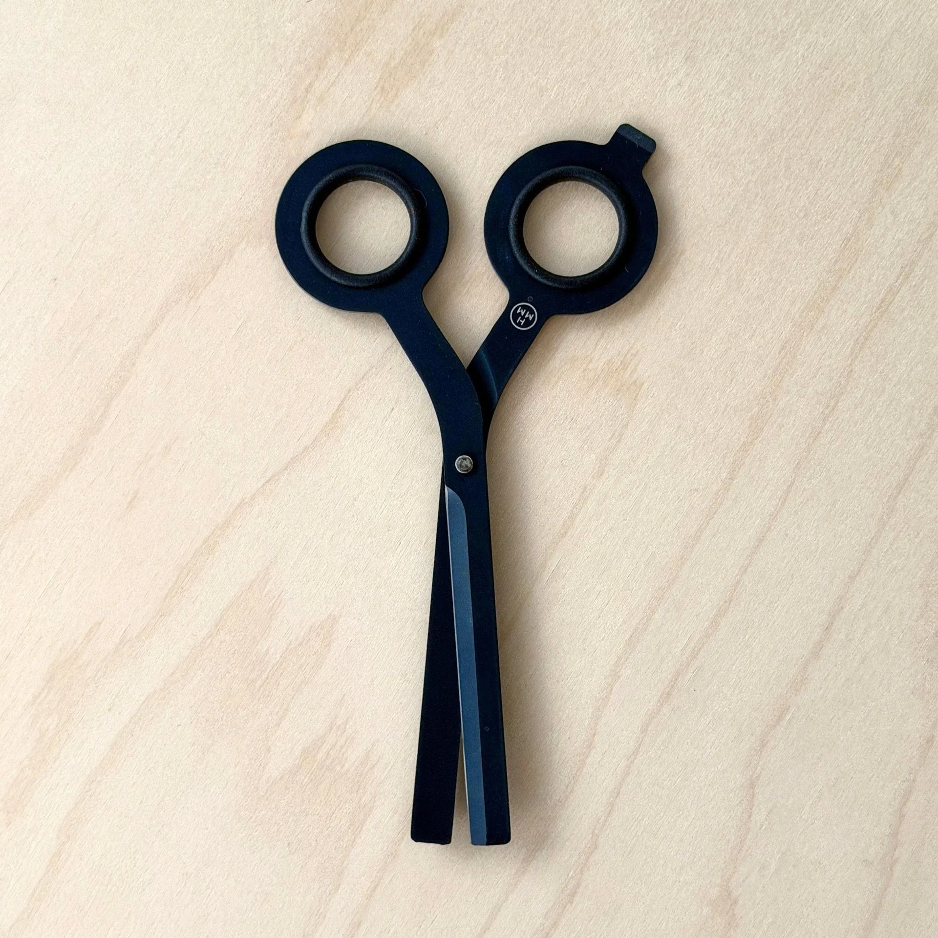 Black Dual Scissors and Stand Review: A Minimalist Desk Essential for Everyday Cutting