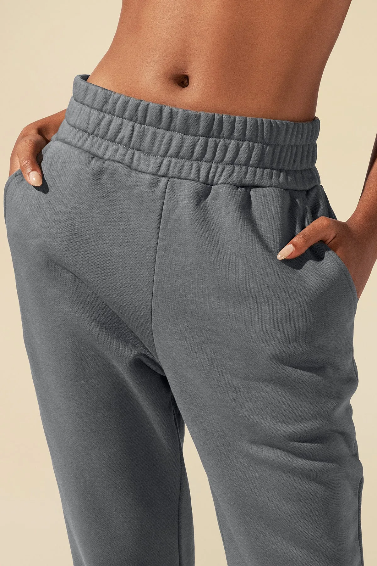 Sweatpants for Travel: Cargo vs Rollover