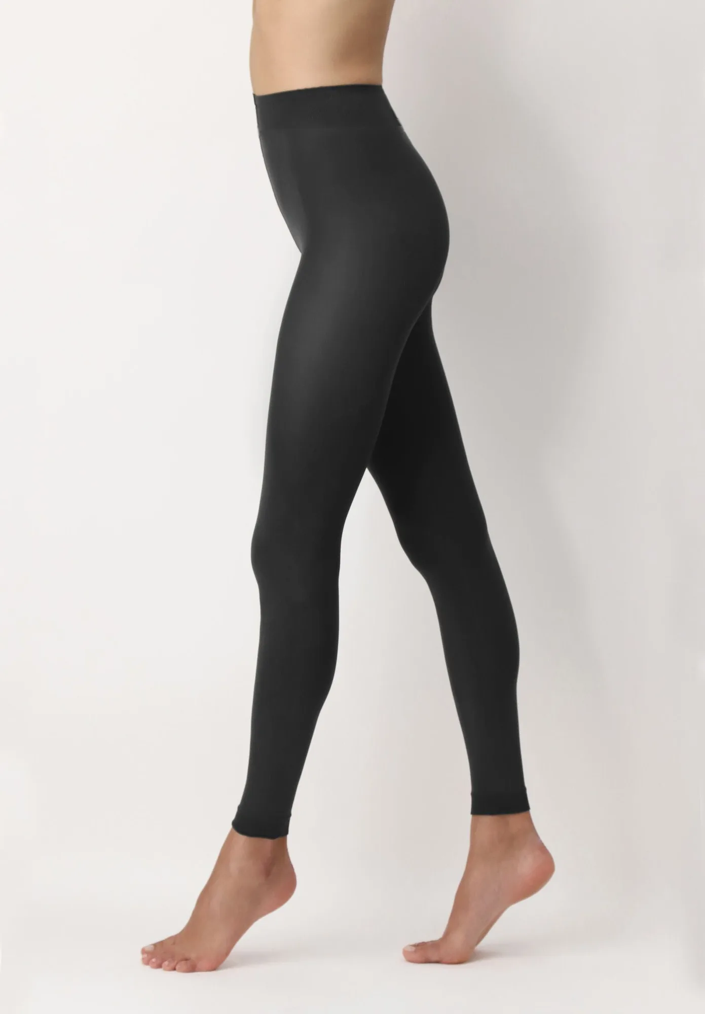 Fußlose Strumpfhosen vs. Leggings: Was sitzt besser?