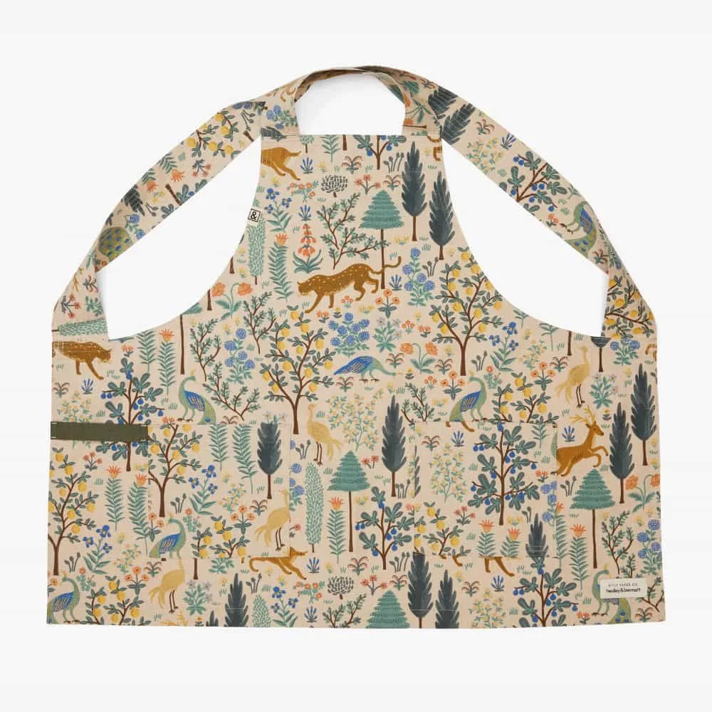 How to Clean and Care for Your Cotton Apron: Washing, Drying, and Stain Removal Tips
