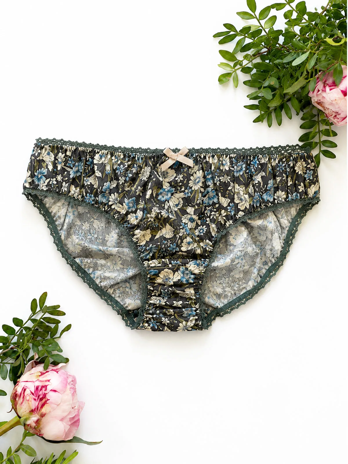 Silk vs Cotton Knickers: Which Fabric Wins?