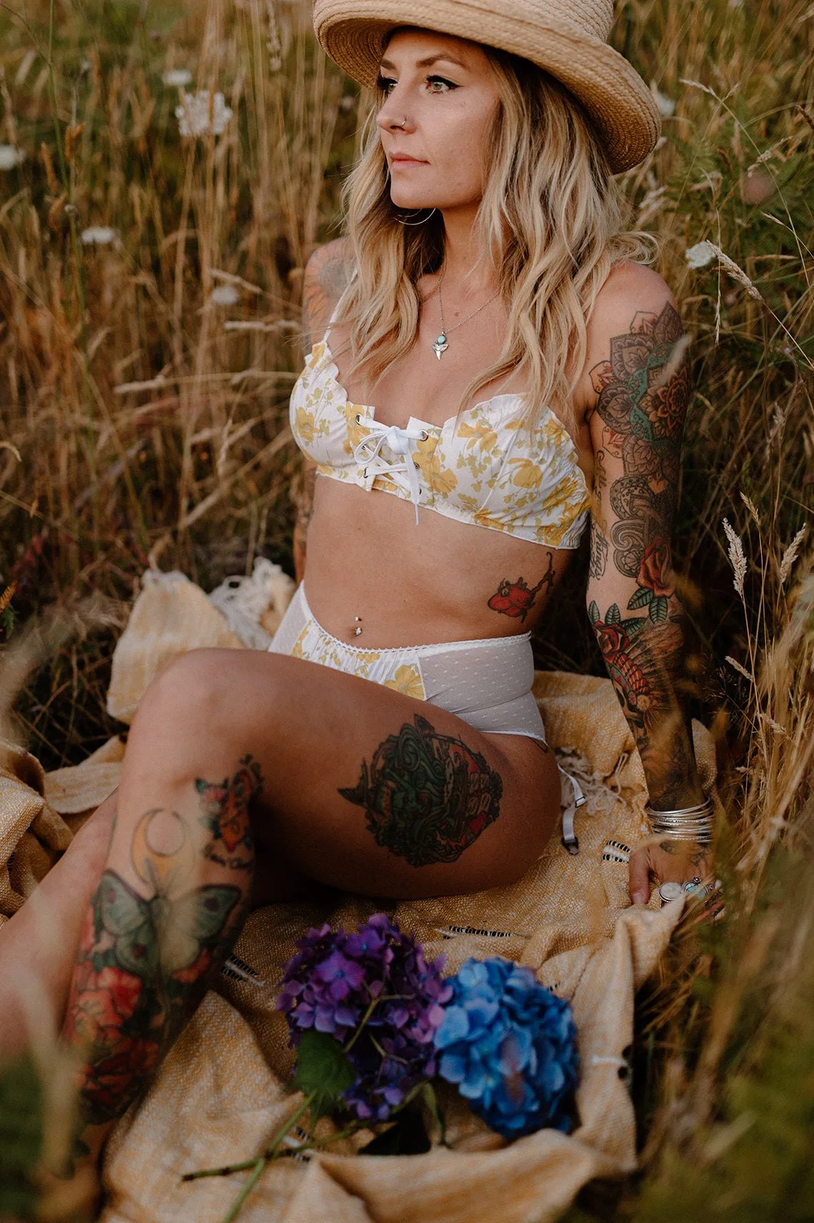 Bralette Cardamine Margarita Amarilla: Guía de Ajuste y Tejido
