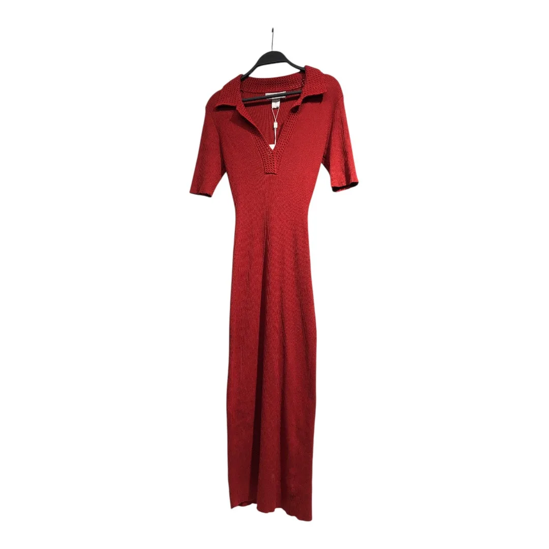 Comment styliser une robe longue côtelée du jour au soir