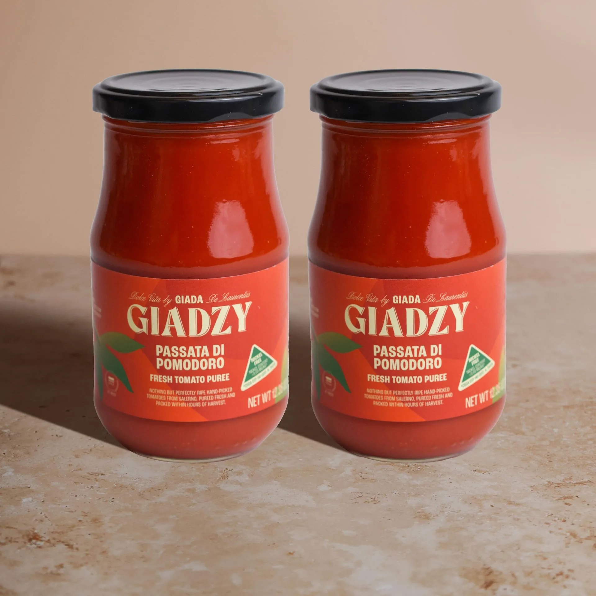 Tomato Passata vs Whole Tomatoes: Which Is Better for Cooking?