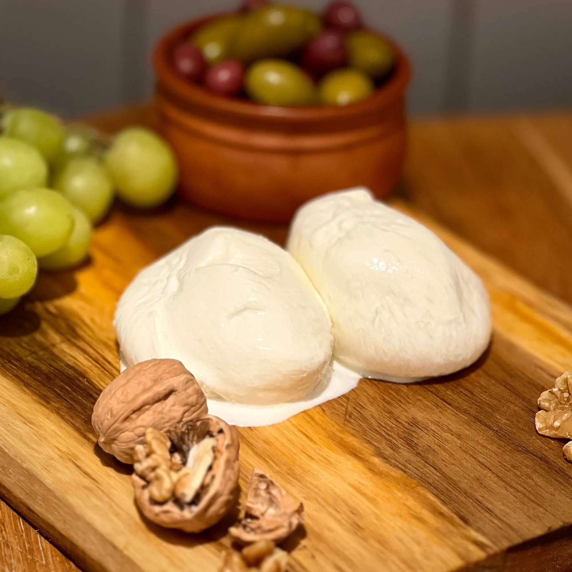 تقديم بوراتا مع غرانا بادانو وتشيدر