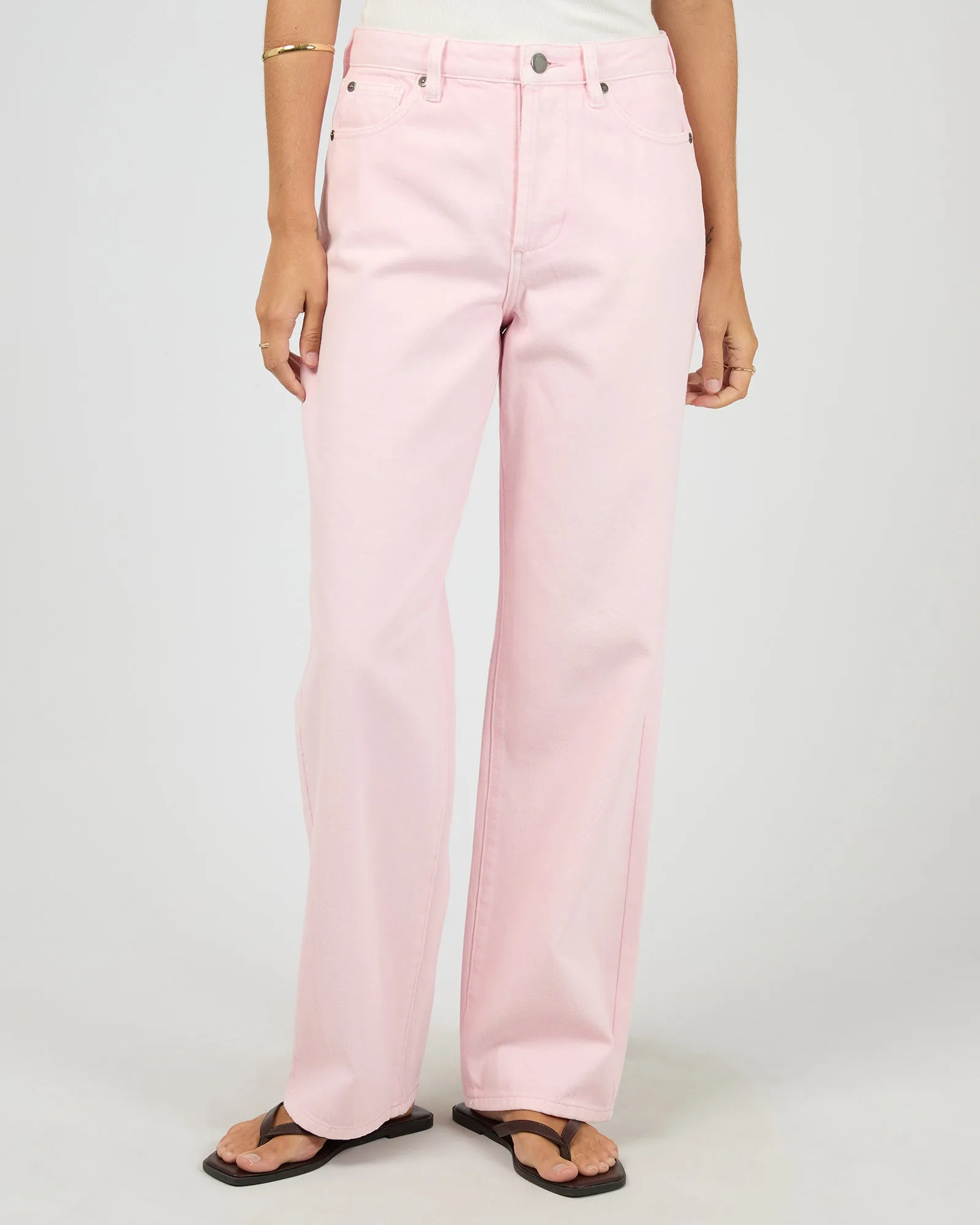 How to Find Wide Leg Jeans That Flatter Your Shape