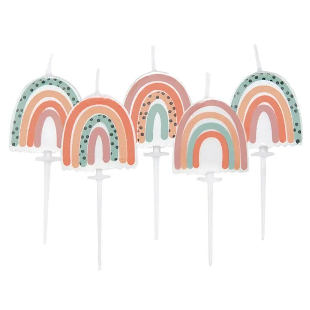 Boho Rainbow Kerzen für die Kuchentafel nutzen
