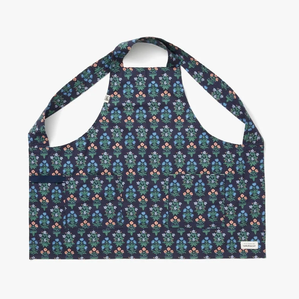 Why Custom and Personalized Aprons Are Taking Over Home Kitchens in 2025