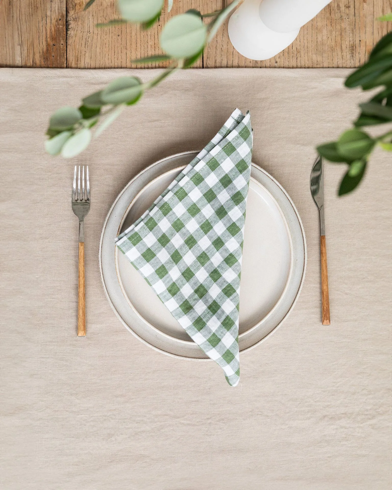 The Environmental Impact of Linen Production vs Synthetic Fabrics: Why Linen Wins for Eco-Friendly Textiles
