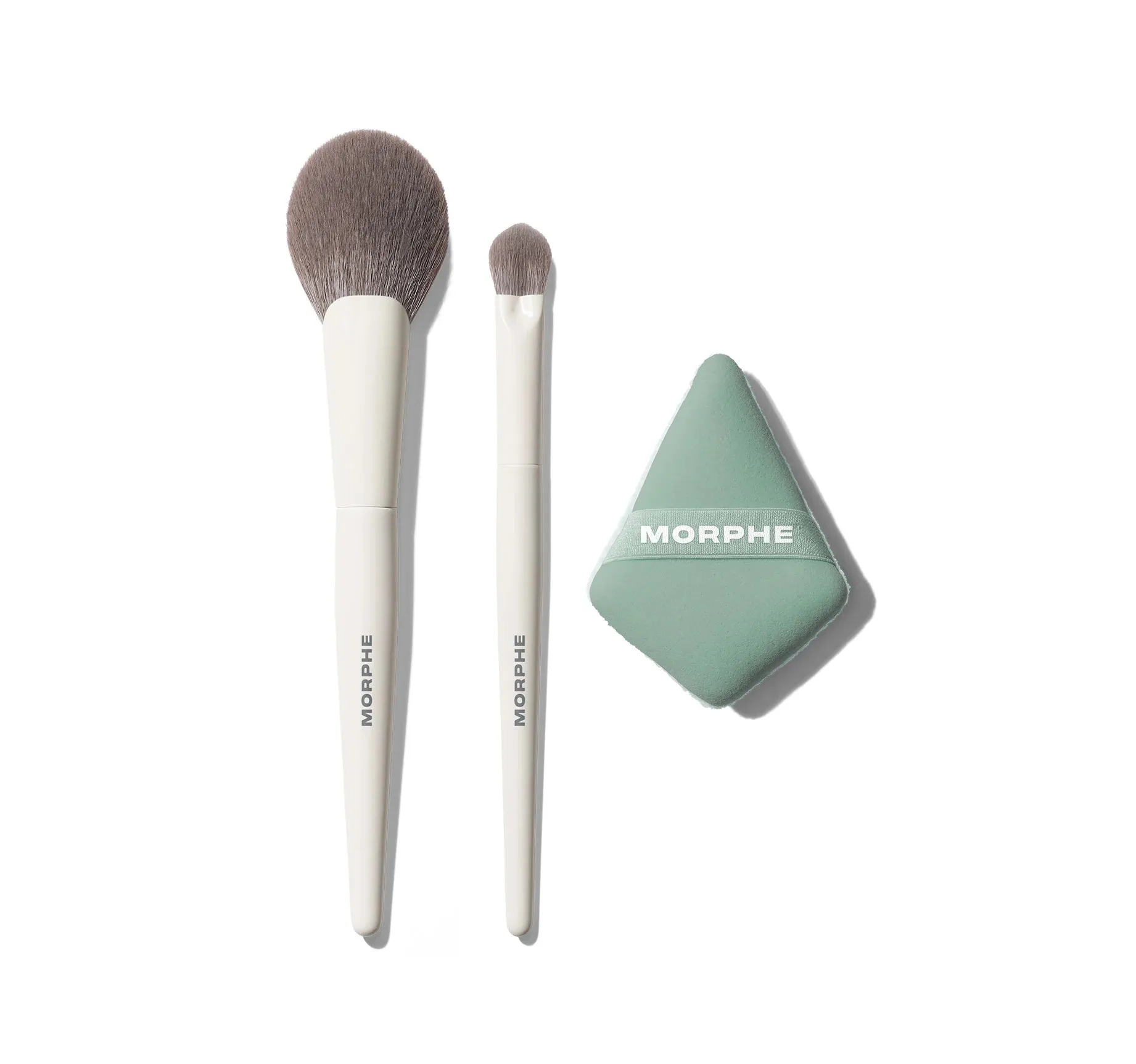 So verwenden Sie das Conceal & Set Tool Trio für einen makellosen Teint