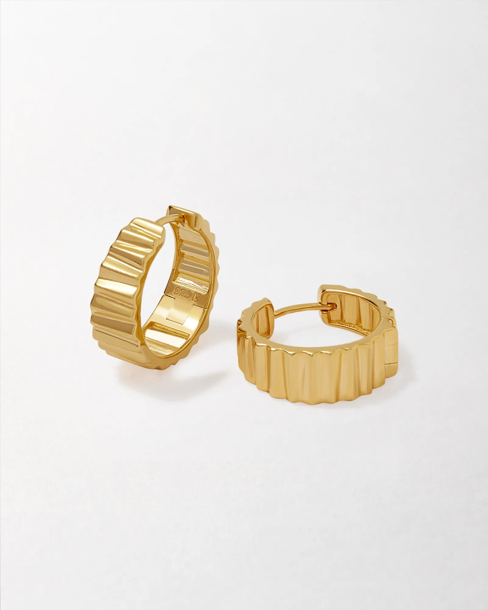 How to Choose the Right Earring Style for Your Face Shape