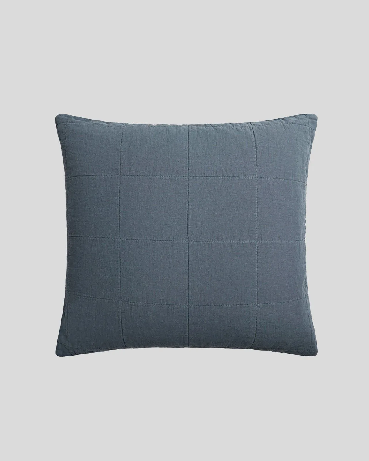 How to Style a Throw Blanket on a Couch: Expert Folding, Draping, and Layering Techniques