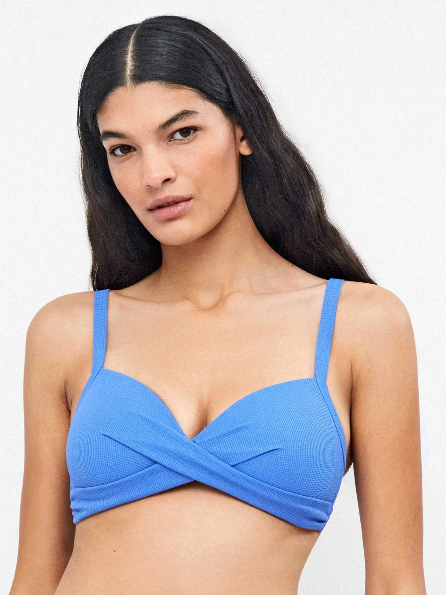 Top bikini con aro, foam y espalda ajustable en tejido cuadrille