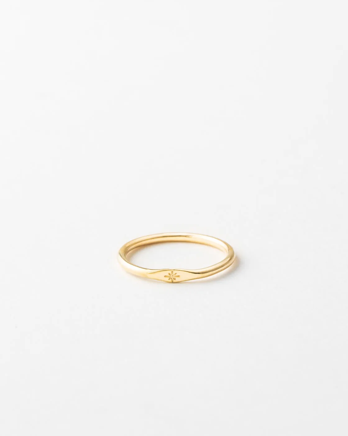 The Complete Guide to Signet Rings: History, Symbolism, and Modern Styling